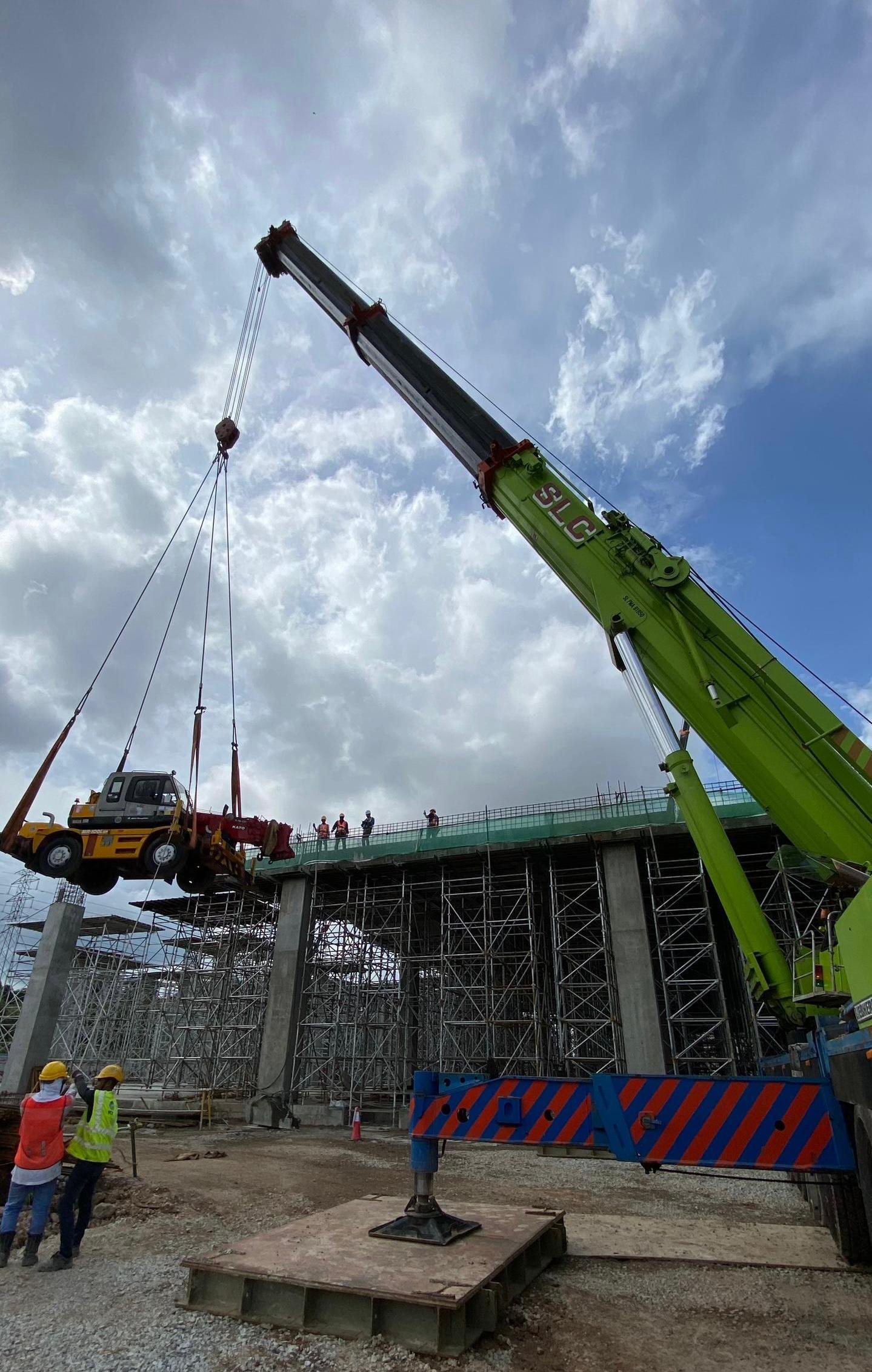 Supply of 400 Ton Crane at KOA Denko (Malaysia) Sdn Bhd for Lifting Equipment Onto The Construction Site Building Ayer Keroh, Melaka
